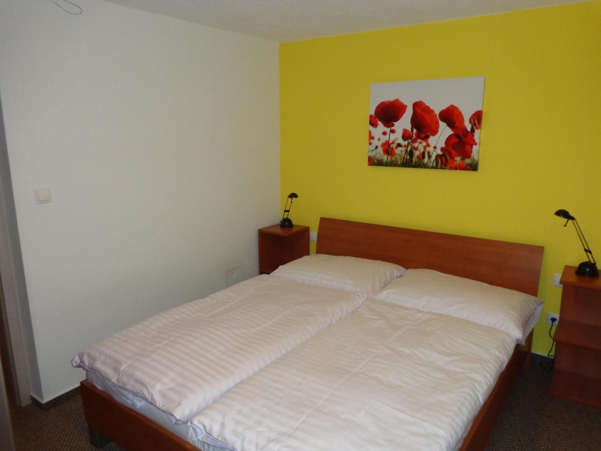 Demaenova 238 Apartman Lipótszentmiklós Szoba fotó